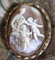 Antique ( XVIII or beginning of XIX century ) large Sardonyx shell Carved Goddess & 2 cherubs in Gold or gilded brooch