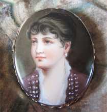 Victorian circa 1890 hand painting portrait of woman. Porcelain in Gold or Gold Filled Brooch