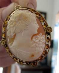 Carnelian Shell beauty Cameo GF Brooch & Pendant Twisted Bezel Set with 12K Gold Filled Chain. Circa 1940