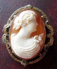 Nice Shell Cameo 12K Gold or GF Brooch Double Bezel signed “HAMILTON”. Circa 1920