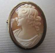 Girl’s profile - hand carved carnelian shell from 1940th . Italian Vermeil silver brooch/pendant.