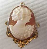 Lovely girl‘s profile - hand carved Carnelian shell Gold filled pendant circa 1930th.