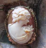 Outstanding quality carved Carnelian shell embedded in filigree Gold & Gold filled Brooch/Pendant circa 1935