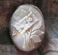 Bouquet of flowers carved light conch shell in Gold washed Brooch/Pendant circa 1930