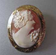 Very well hand carved carnelian shell from 1930th. Gold or Gold filled brooch.
