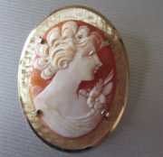 Hand carved girlish head from Krementz Jewelry Unmarked Gold or GF filigree brooch 1960th