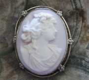 Great hand carved Coral stone young woman’s head - circa 1915 Gold filled & Silver filigree decorative brooch