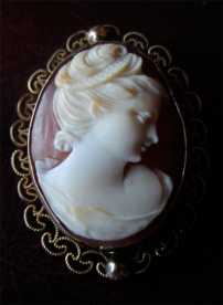 Pretty maid Shell Cameo Gold Filed marked Brooch & Pendant in good condition