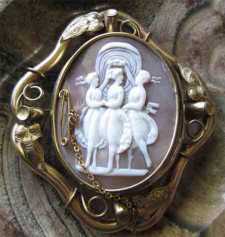 3 Graces classic Pinchbeck Brooch/PIn with safety chain Real Antique Circa 1835 Carved Cameo from UK.