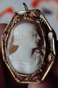 Antique 2 types Gold Stylish Pendant Pin Short Hair Pageboy Cameo. France 1920