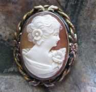 Classic hand carved young woman’s head - Carnelian shell circa 1935 Marked Gold filled decorative brooch