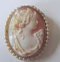 Beauty from the 1890th - masterly hand carved Conch shell Yellow Gold or Gold plated with pearls Brooch/Pendant
