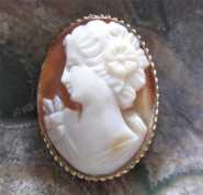 Hand carved carnelian shell from 1930th. 12K Gold filled brooch/pendant.