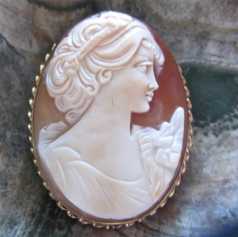 Big carnelian shell - portrait of beautiful Italian girl Modern Gold Filled Brooch/Pendant Cameo