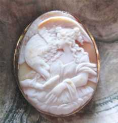 Hebe feeding Eagle (Zeus) carved Museum Quality shell circa 1905 Gold or Gold plated brooch.