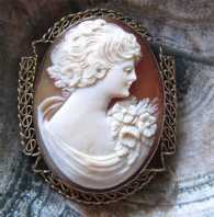 Beauty from the 1930th - masterly hand carved shell portrait In the Gold filled filigree Brooch