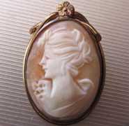 Hand carved carnelian shell from 1940th. Marked 14K Gold filled brooch/pendant.