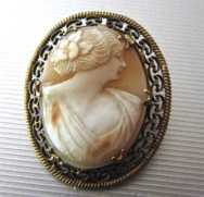 Well carved shell - woman’s head from the 1920th Gold/Gold filled filigree brooch
