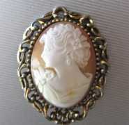 Hand carved carnelian shell from 1930th. Gold washed filigree brooch/pendant.