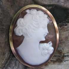 Finely carved woman’s portrait Sardonyx shell Big Gold filled brooch/pendant. Circa 1935