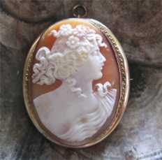 Edwardian finely carved profile of curly hear girl carnelian shell Quality Gold(?)/Gold filled brooch/pendant. Circa 1915