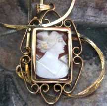 Stylish Art Deco profile - Filigree vintage pendant from 1920th In the 18” 14K Yellow Gold Italian chain