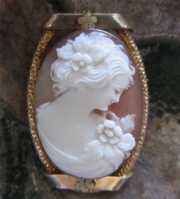 Well hand carved shell circa 1930 petite beauty signed by the Artist Unmarked flower double framed Gold/Gold filled brooch