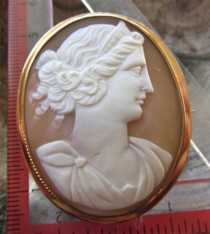Greek Goddess Quality Victorian Classic shell Big Gold Plated British Brooch circa 1890