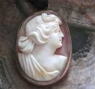 Edwardian Antique beautifully carved Carnelian shell Gold or Gold plated pendant from 1910th