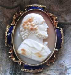 Museum Quality Victorian shell portrait of William Shakespeare Gold/Gold plated with enamel pendant/brooch circa 1885.