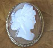 Quality Victorian Antique shell Greek profile Gold Plated British Brooch circa 1860-1890