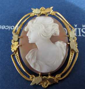 Antique Art Deco shell cameo brooch Beautifully Artistic Carved Gold Plated