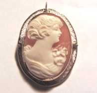Well carved Carnelian shell girls profile circa 1935 Gold/Gold Plated (?) Brooch/Pendant