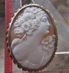 Art Deco Edwardian Museum quality carnelian shell profile Big Gold filled brooch/pendant. Circa 1915-1935