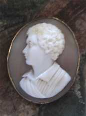 Georgian Antique masterly carved shell portrait of Lord Byron Yellow Gold(?)/Gold plated/Pinchbeck ring top circa 1820