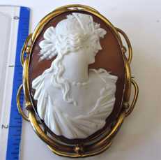 Victorian/Georgian Antique Psyche Goddess shell profile Huge GF/Pinchbeck British Brooch circa 1895-1915. Signed