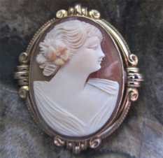 Quality carnelian shell hand carving - young woman profile Gold filled brooch/pendant. Pin separated. From the 1930th
