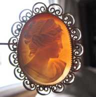 Well carved Muse head - vintage from 1930th. Filigree Gold/Gold filled pendant/brooch