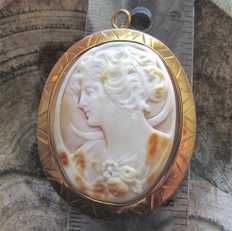 Museum Quality Art Nouveau Beauty from the 1900-1910. Big Gold or Gold filled brooch/pendant.
