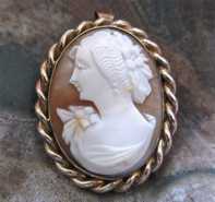 Pretty girl from 1930th - hand carved vintage shell. Twisted rope style Gold filled pendant/brooch