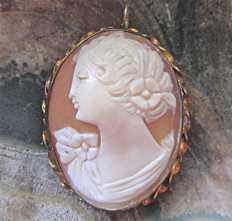 Superior vintage shell from the 1915-1935. Marked 12K Gold filled brooch/pendant.