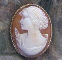 Great hand carved Carnelian beauty portrait vintage. Gold/Gold filled twisted rope style brooch/pendant.