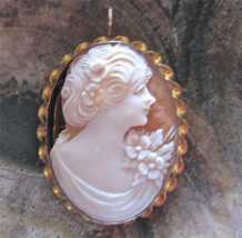 Hand carved Carnelian beauty trimmed on the left vintage. Hallmarked Gold filled twisted rope style brooch/pendant.