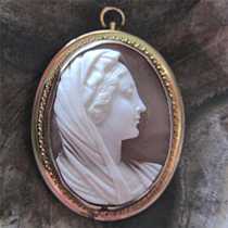 Carved Victorian Sardonyx shell Classic woman’s portrait Gold/Gold plated brooch/pendant. Circa 1885.