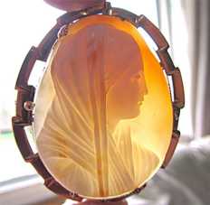 Museum Quality Edwardian shell from the 1905-1915. Big Gold or Gold plated brooch/pendant. Signed.