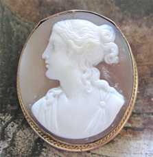 Victorian Museum Roman beauty shell Antique circa 1880. Gold/Gold filled twisted rope around style brooch.