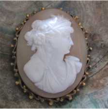 Victorian Roman Goddess Ceres - shell Antique Gold/Gold plated filigree brooch circa 1880.