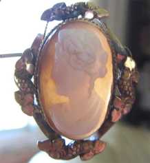 Victorian well carved Classic - vintage from 1880th. Filigree decorative Gold/Gold filled brooch
