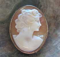 Great hand carved vintage beauty shell. Signed by the Artist Unmarked Gold filled brooch/pendant. Circa 1945