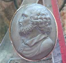 Great Quality Lava Victorian portrait of William Shakespeare Gold/Gold plated brooch circa 1885.